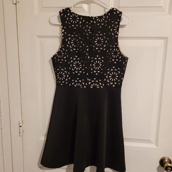 Francescas Katie laser cut A-line dress - Picture 5 of 8